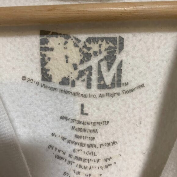 Viacom 2019 MTV Music Television Cropped Women's White Sweatshirt Size Large - Picture 9 of 9